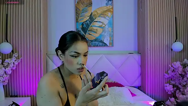 Mila Hank  online show from 04/13/26, 12:09