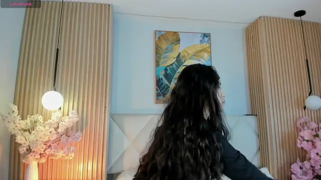 Mila Hank  online show from 05/03/26, 12:31
