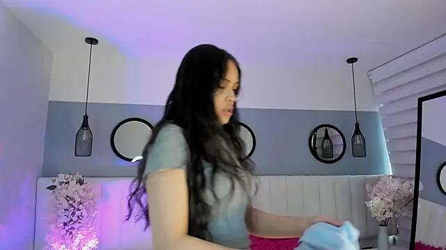 Mila Hank  online show from 11/15/25, 12:09