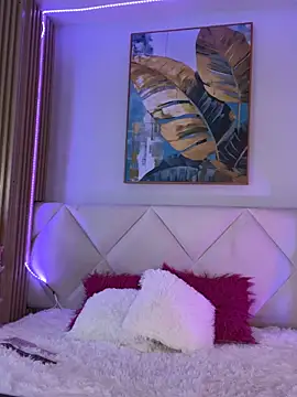 Mila Hank  online show from 02/08/26, 12:30