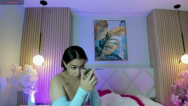 Mila Hank  online show from 04/07/26, 12:07