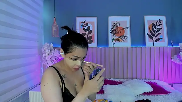 Mila Hank  online show from 05/06/26, 12:09
