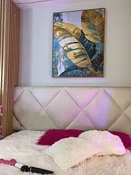 Mila Hank  online show from 02/09/26, 12:47