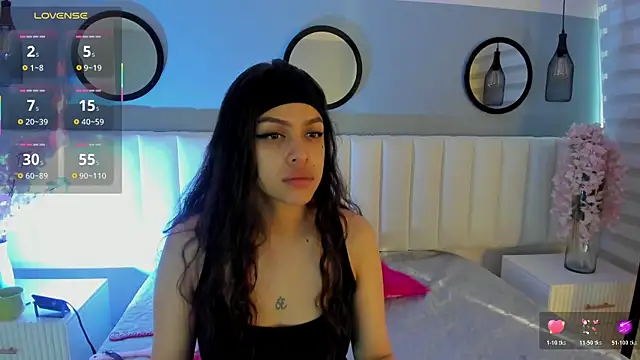 Mila Hank  online show from 12/18/25, 12:20