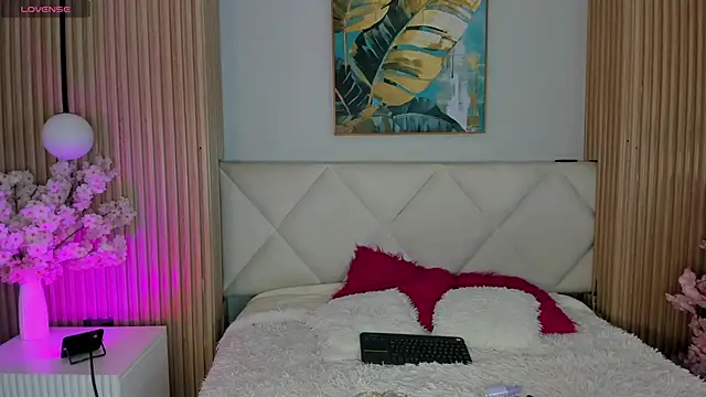 Mila Hank  online show from 04/23/26, 12:29