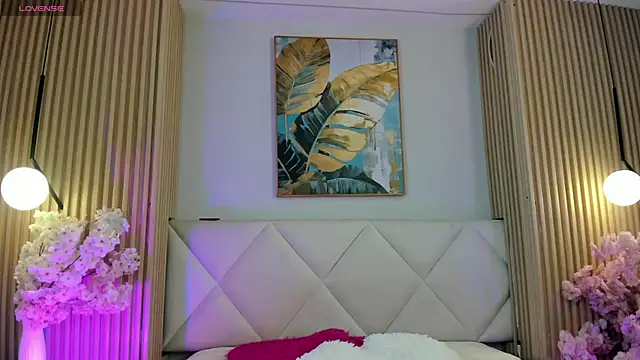 Mila Hank  online show from 03/20/26, 12:17