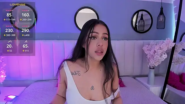 Mila Hank  online show from 11/16/25, 12:43