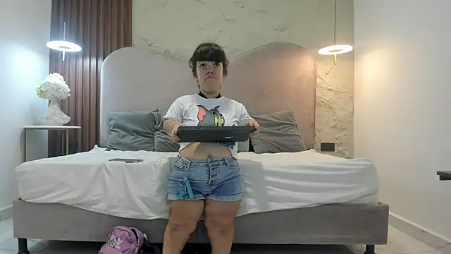 PamelaBonnet mml online show from 12/18/25, 06:01