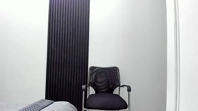 Sophia-thomson online show from 09/12/25, 07:46