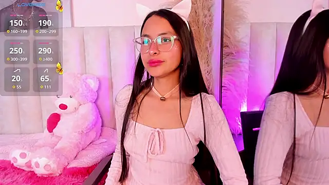 Annie  2 online show from 11/06/25, 01:04