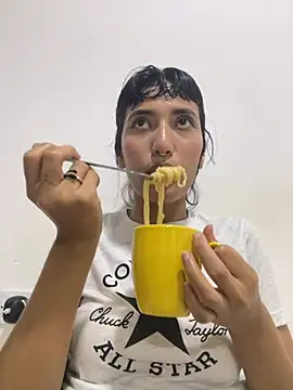 Amberdecolombia online show from 02/23/26, 04:25