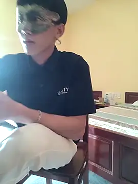 Snapshot of thienlong05 chatting on 09/14/25, 02:12 thienlong05 online show from 09/14/25, 02:12