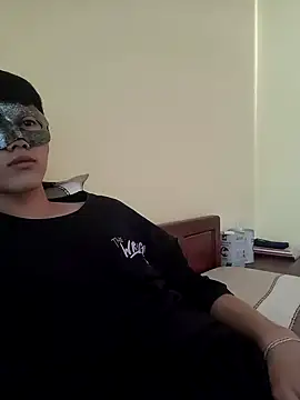 Snapshot of thienlong05 chatting on 09/12/25, 05:18 thienlong05 online show from 09/12/25, 05:18