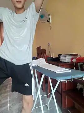 Snapshot of thienlong05 chatting on 10/12/25, 02:24 thienlong05 online show from 10/12/25, 02:24