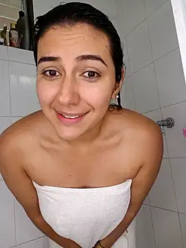 Snapshot of VioletaWalton1 chatting on 09/17/25, 03:25 VioletaWalton1 online show from 09/17/25, 03:25