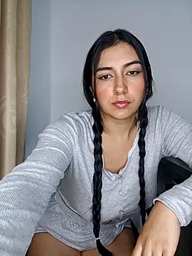 Snapshot of VioletaWalton1 chatting on 09/23/25, 02:07 VioletaWalton1 online show from 09/23/25, 02:07