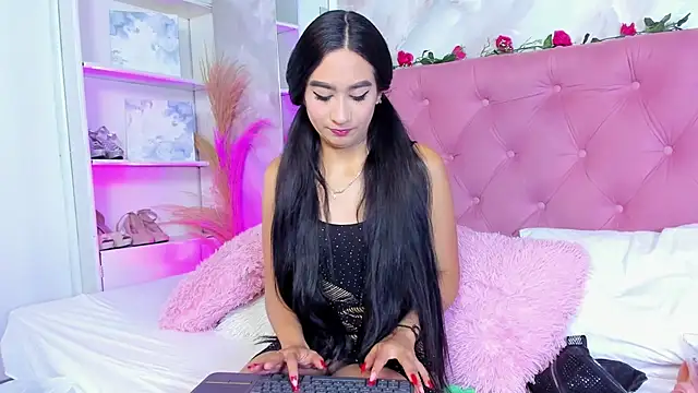 Snapshot of Nicolqueen_ chatting on 10/06/25, 11:55 Nicolqueen online show from 10/06/25, 11:55