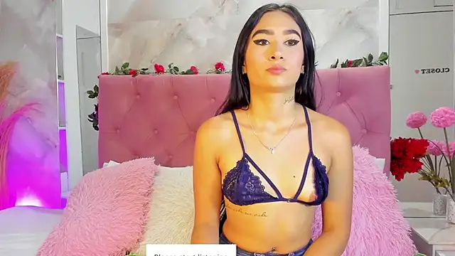 Snapshot of Nicolqueen_ chatting on 10/10/25, 11:22 Nicolqueen online show from 10/10/25, 11:22