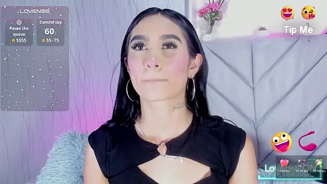 Snapshot of Nicolqueen_ chatting on 12/14/25, 09:15 Nicolqueen online show from 12/14/25, 09:15