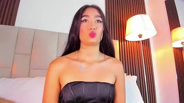 Snapshot of Nicolqueen_ chatting on 06/05/26, 11:27 Nicolqueen online show from 06/05/26, 11:27
