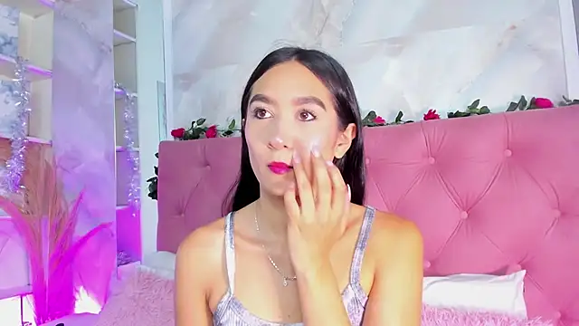 Snapshot of Nicolqueen_ chatting on 12/02/25, 11:12 Nicolqueen online show from 12/02/25, 11:12