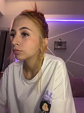 Snapshot of Little_ginger chatting on 10/12/25, 10:44 Little ginger online show from 10/12/25, 10:44