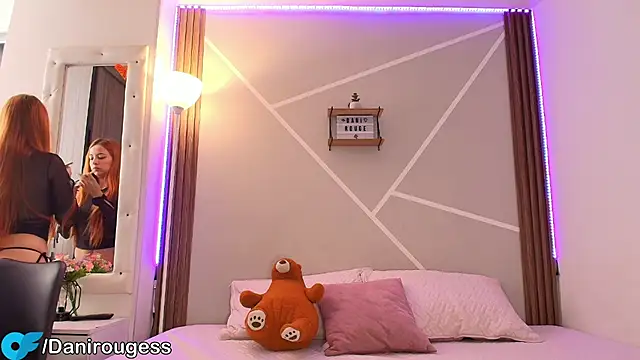 Snapshot of Little_ginger chatting on 09/19/25, 12:53 Little ginger online show from 09/19/25, 12:53