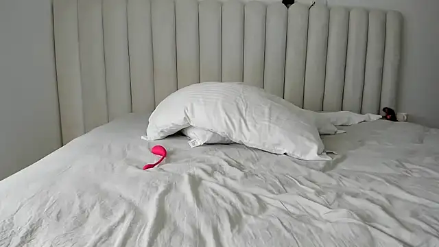 Snapshot of Meganbelford1 chatting on 03/25/26, 04:39 Meganbelford1 online show from 03/25/26, 04:39