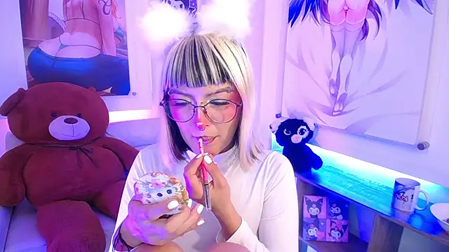 Snapshot of lil_candy77 chatting on 09/17/25, 12:18 lil candy77 online show from 09/17/25, 12:18