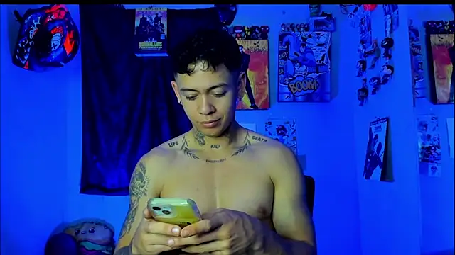 Snapshot of AlamJams chatting on 09/22/25, 03:23 AlamJams online show from 09/22/25, 03:23