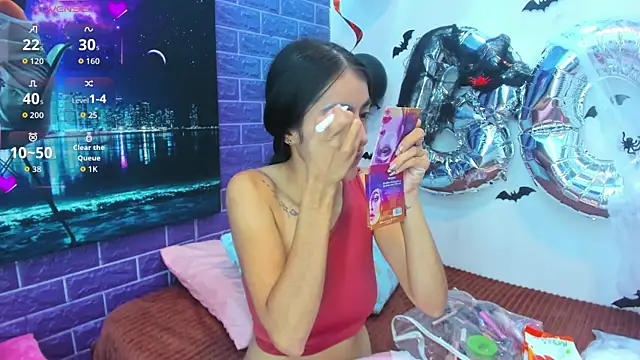 Cora 222 online show from 10/31/25, 11:18