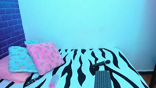 Cora 222 online show from 11/26/25, 10:26