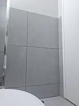 Snapshot of trickyOne chatting on 11/24/25, 07:58 trickyOne online show from 11/24/25, 07:58