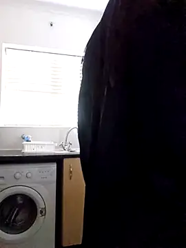 Snapshot of trickyOne chatting on 10/27/25, 12:28 trickyOne online show from 10/27/25, 12:28