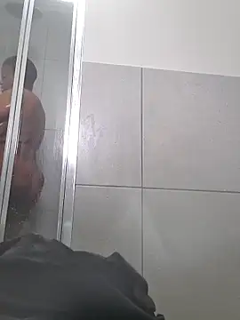 Snapshot of trickyOne chatting on 11/17/25, 06:06 trickyOne online show from 11/17/25, 06:06