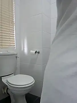 Snapshot of trickyOne chatting on 10/29/25, 12:15 trickyOne online show from 10/29/25, 12:15