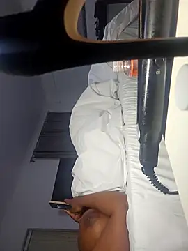 Snapshot of trickyOne chatting on 10/31/25, 06:48 trickyOne online show from 10/31/25, 06:48