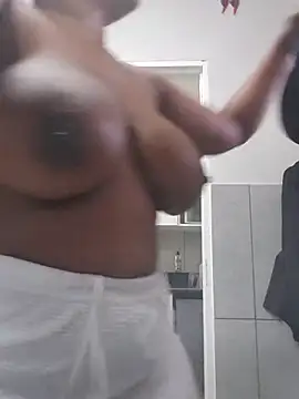 Snapshot of trickyOne chatting on 11/19/25, 03:56 trickyOne online show from 11/19/25, 03:56