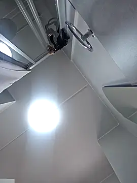 Snapshot of trickyOne chatting on 11/15/25, 06:17 trickyOne online show from 11/15/25, 06:17