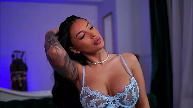 AishaaDevoe online show from 12/18/25, 07:40