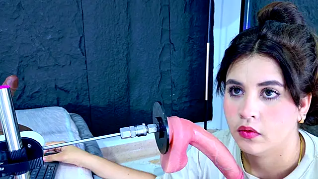 Snapshot of LizzyOlsen chatting on 06/17/26, 04:23 LizzyOlsen online show from 06/17/26, 04:23