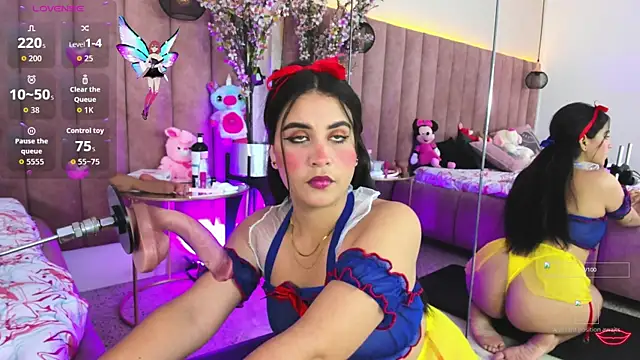 Snapshot of LizzyOlsen chatting on 10/16/25, 07:22 LizzyOlsen online show from 10/16/25, 07:22