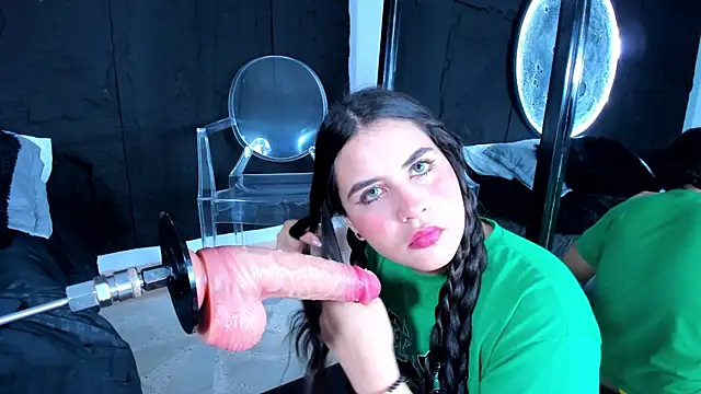 Snapshot of LizzyOlsen chatting on 12/20/25, 04:26 LizzyOlsen online show from 12/20/25, 04:26