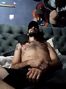 Snapshot of hairy_mannn chatting on 12/22/25, 05:13 hairy mannn online show from 12/22/25, 05:13