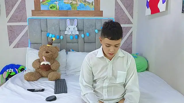 christopher Hot online show from 04/06/26, 08:43