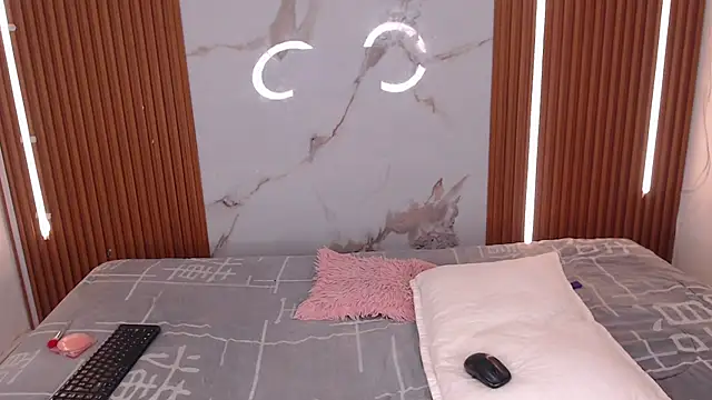 brithanny 03 online show from 12/14/25, 08:14