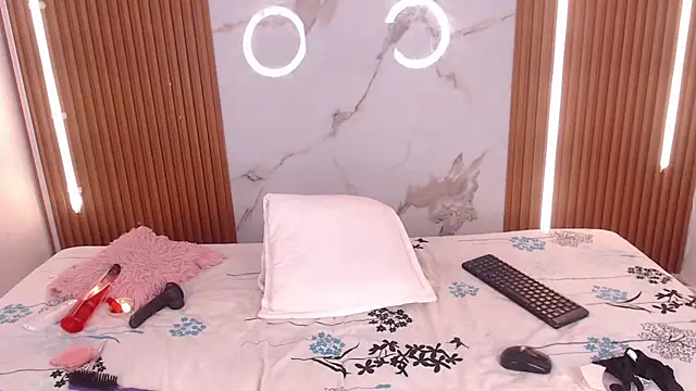 brithanny 03 online show from 12/13/25, 08:04