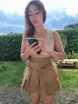 Snapshot of roxyrougee chatting on 05/05/26, 10:40 roxyrougee online show from 05/05/26, 10:40