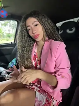 Snapshot of roxyrougee chatting on 05/19/26, 11:17 roxyrougee online show from 05/19/26, 11:17