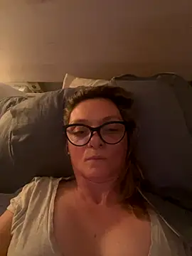 Snapshot of na1801 chatting on 11/06/25, 02:26 na1801 online show from 11/06/25, 02:26